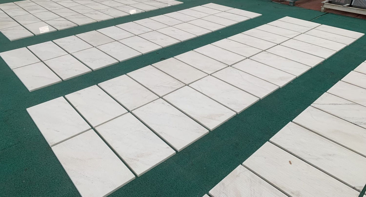 570811551