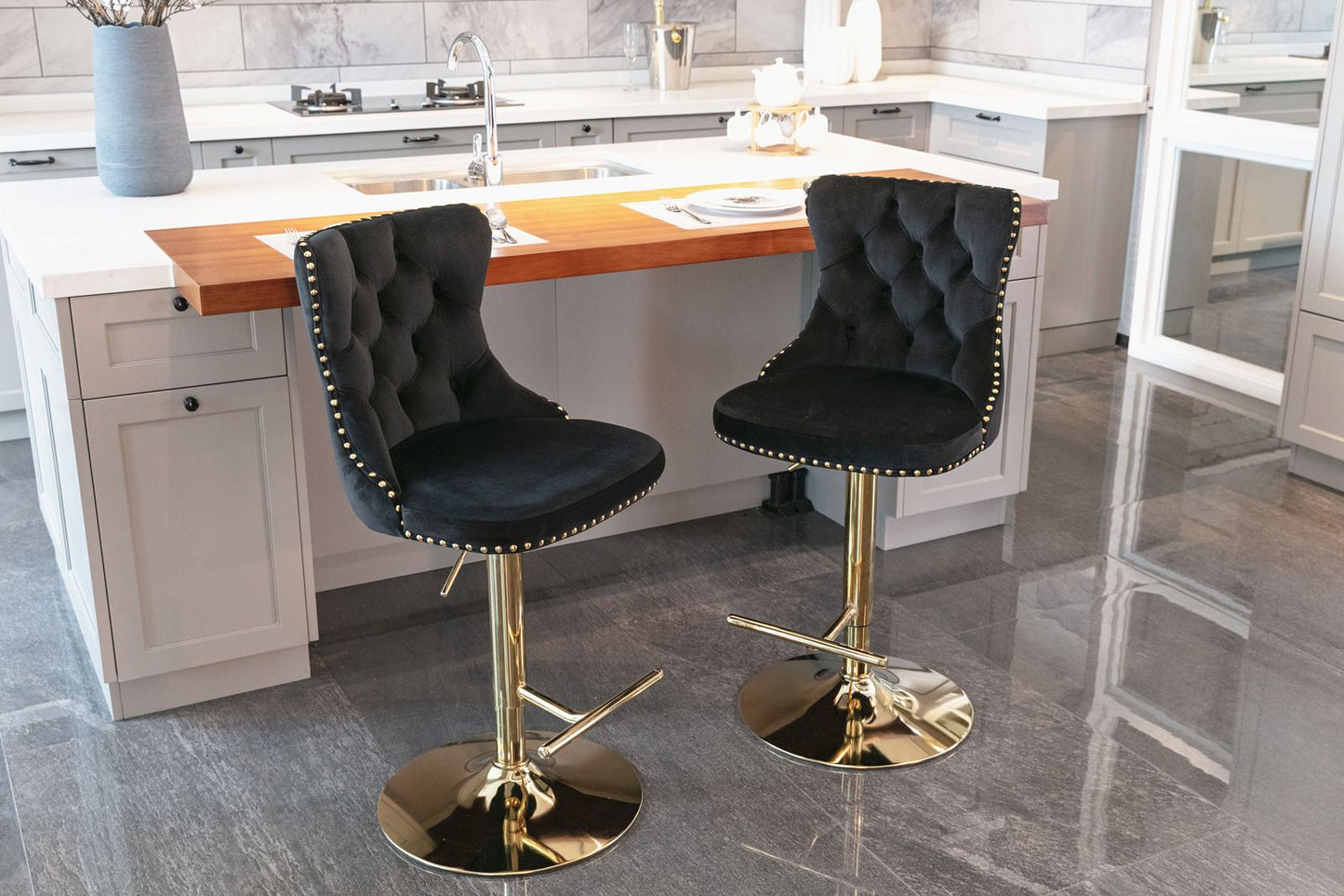 557096511