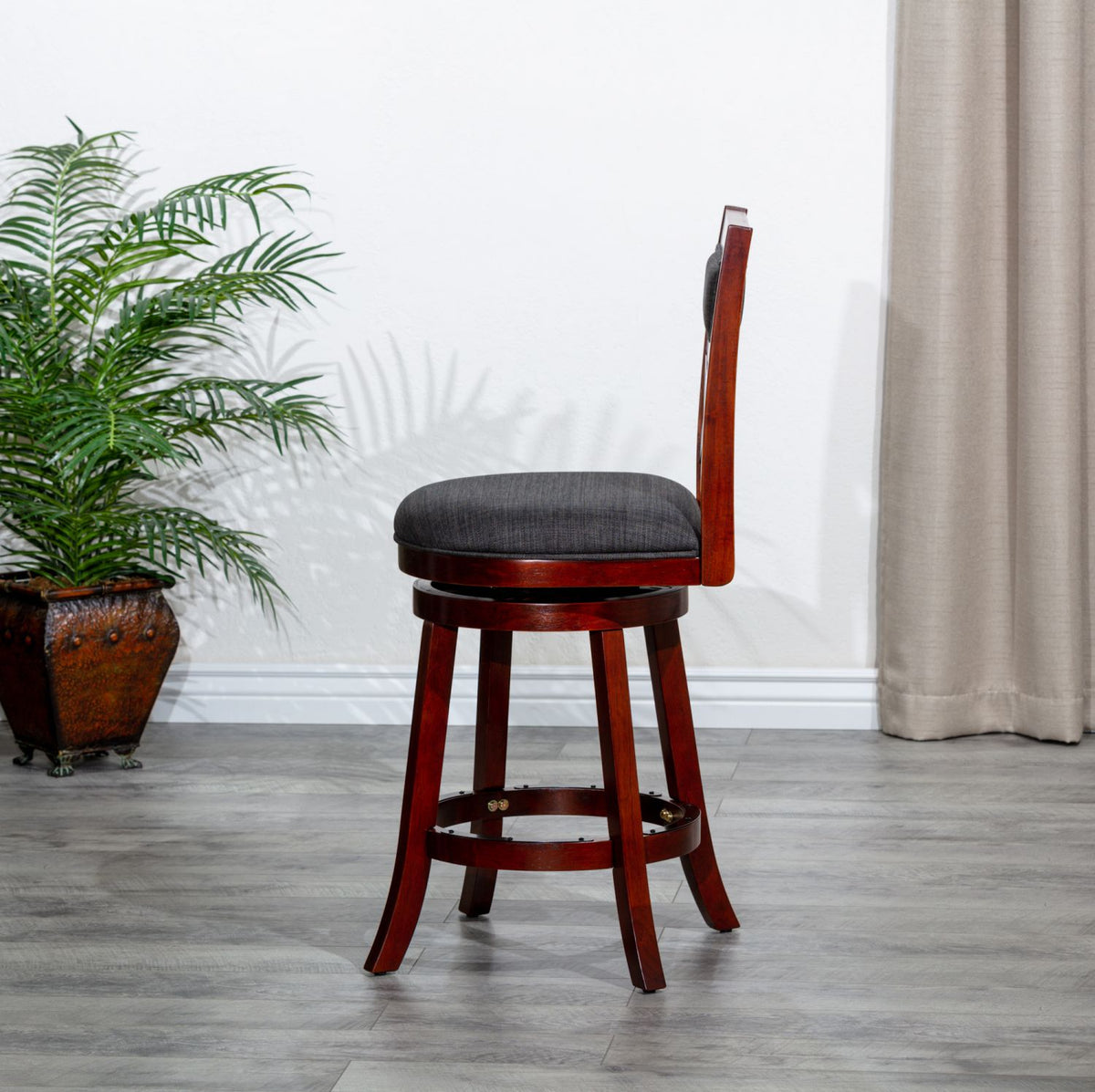565077771